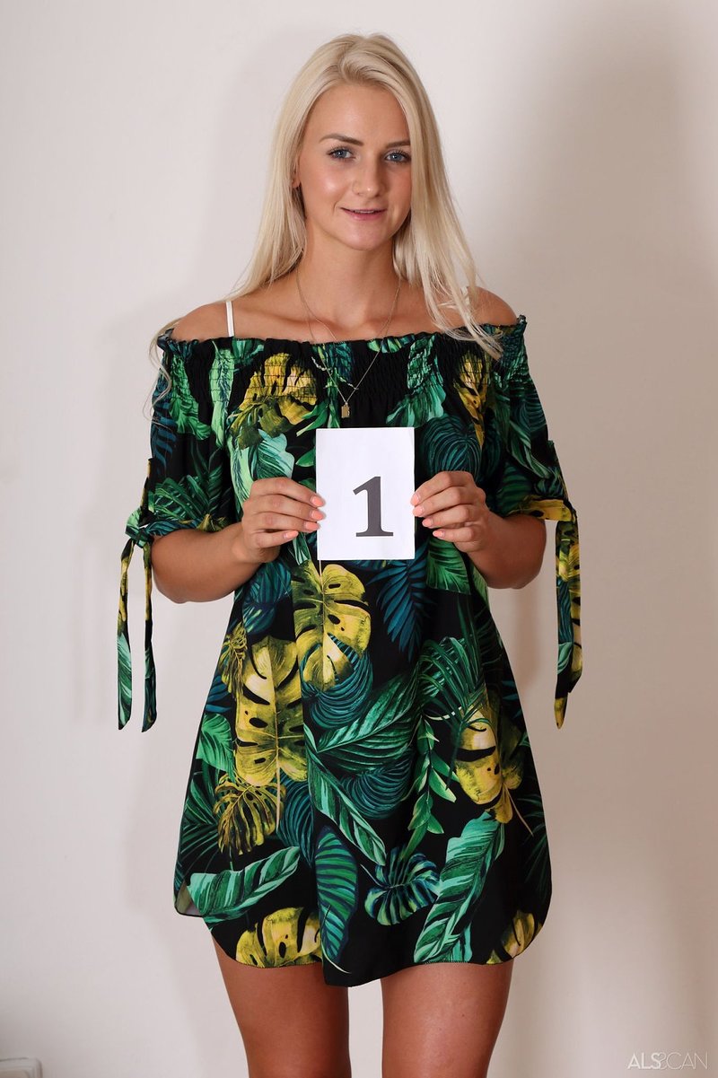 Ляля, 24